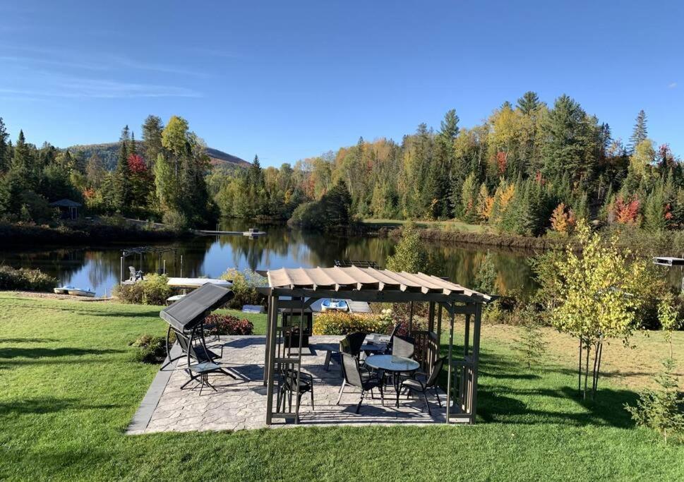 Formidable Waterfront Cottage - Formidable Chalet sur bord de l'eau