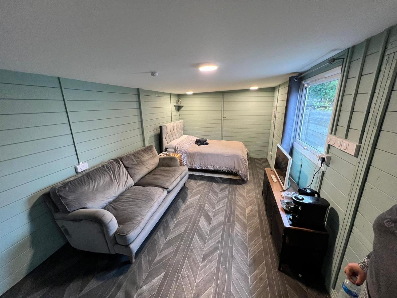 Guildford Vacations - Cozy cabin independent ensuite - Property Image 1