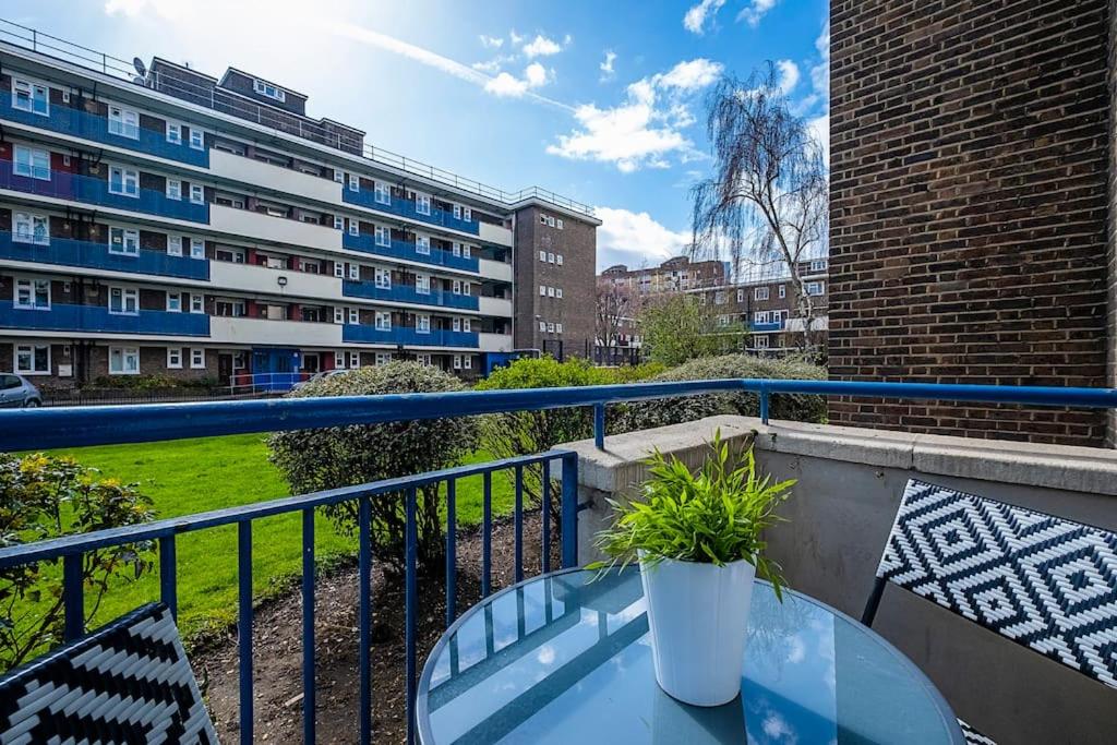 Modernised 3 bed pad in London ground floor with balcony and walking distance to tube stations