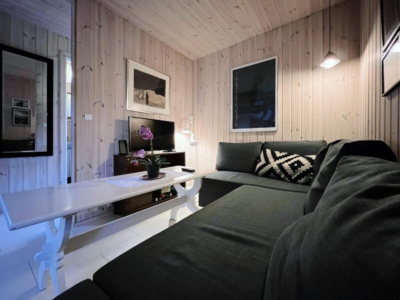 Discover this Well-Appointed Cottage H