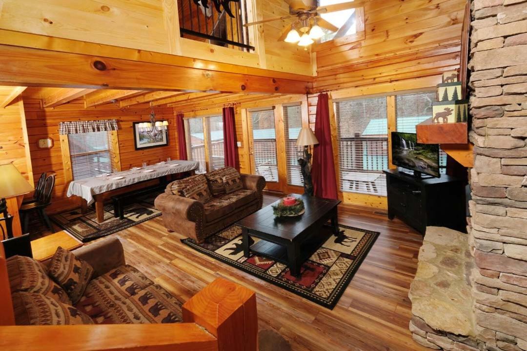 Cabin Fever By Colonial Properties view 4