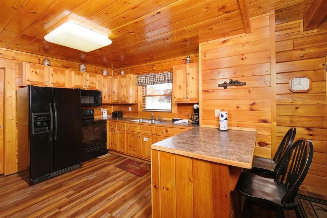 Cabin Fever By Colonial Properties view 5
