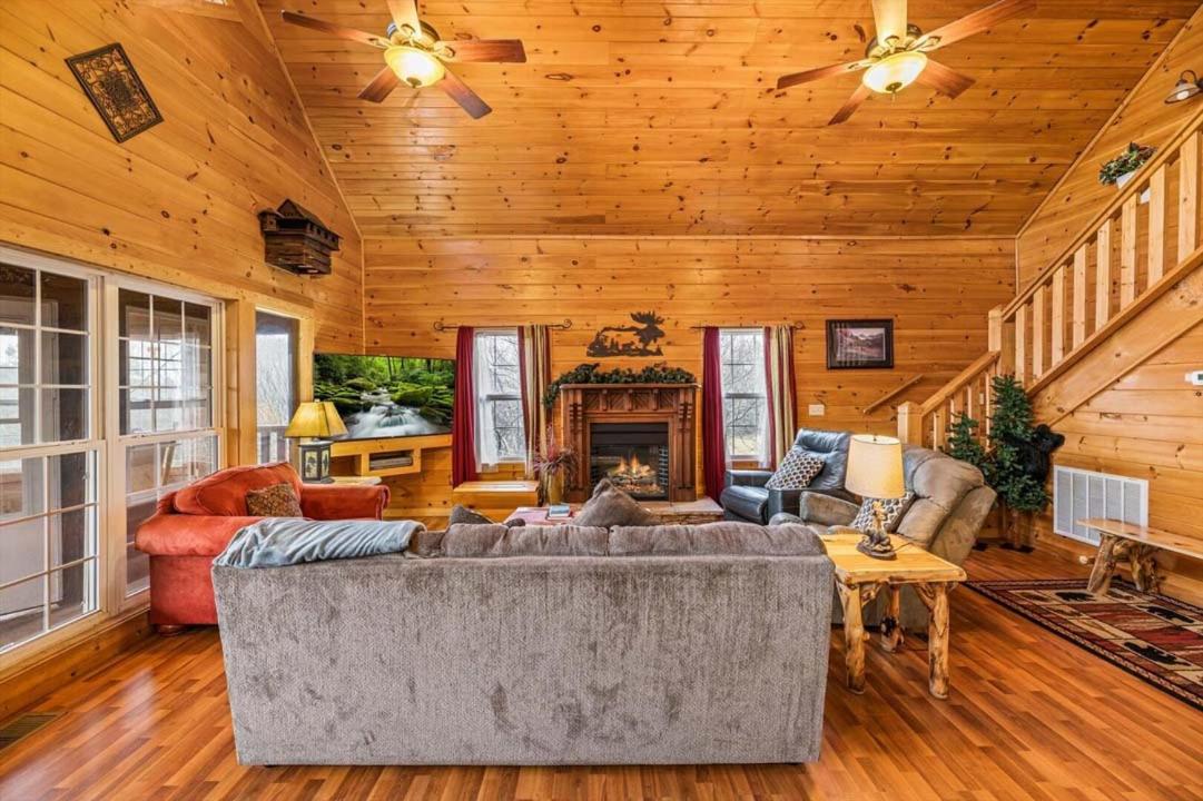 Cabin T By Colonial Properties view 3