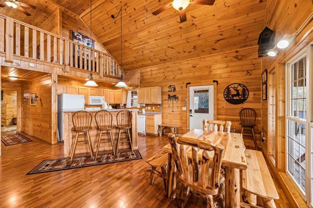 Cabin T By Colonial Properties view 4