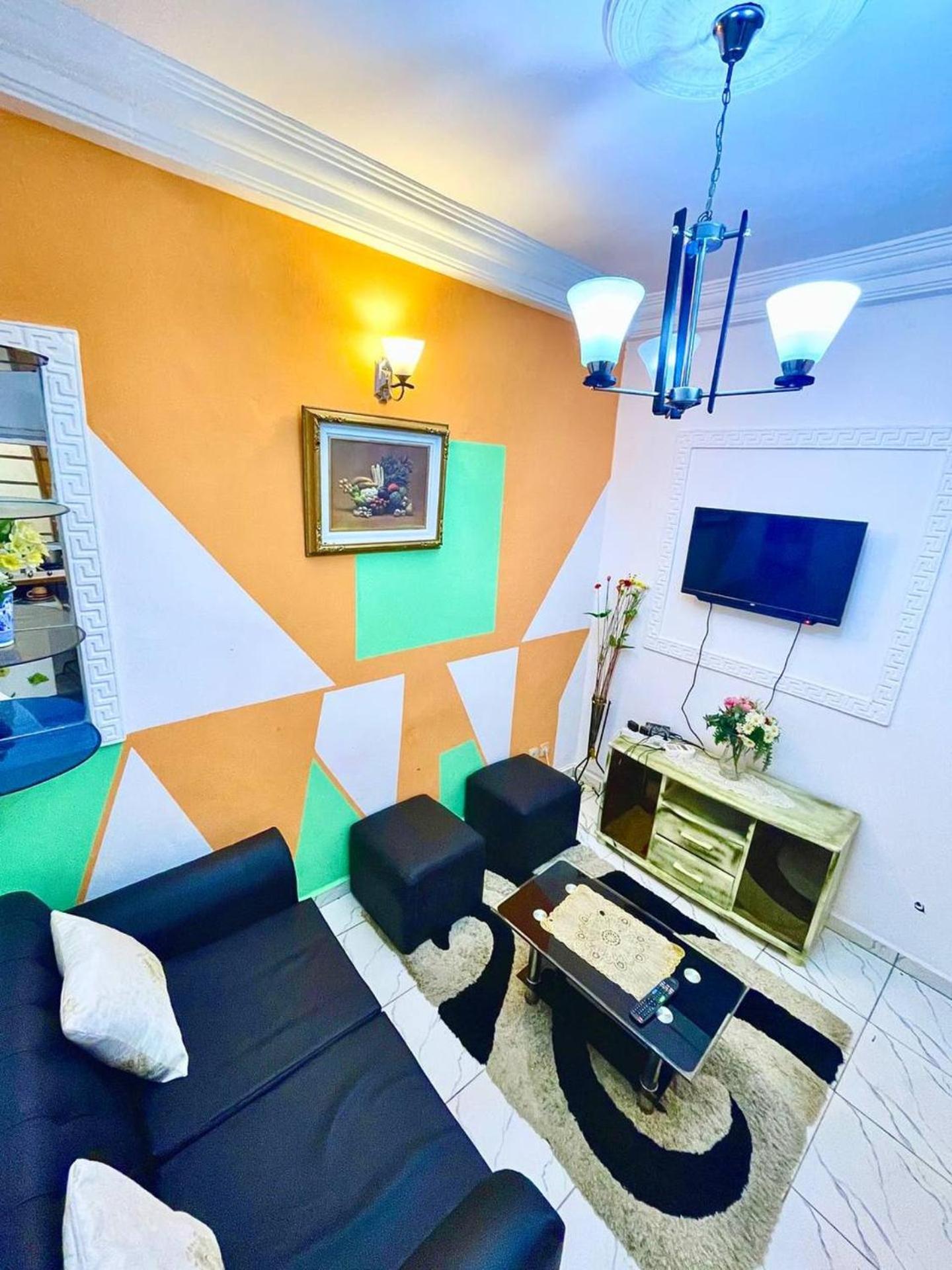 1 Bed Studio Sleeps 2 - Canal View Parking Wifi