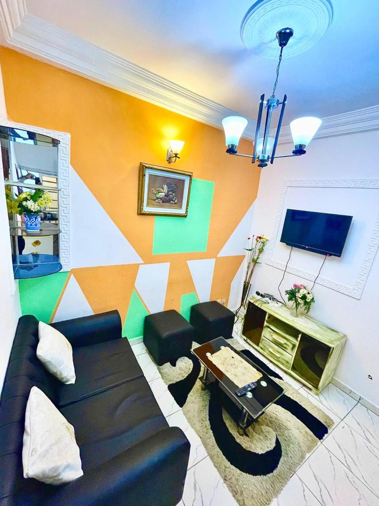 1 Bed Studio Sleeps 2 - Canal View Parking Wifi