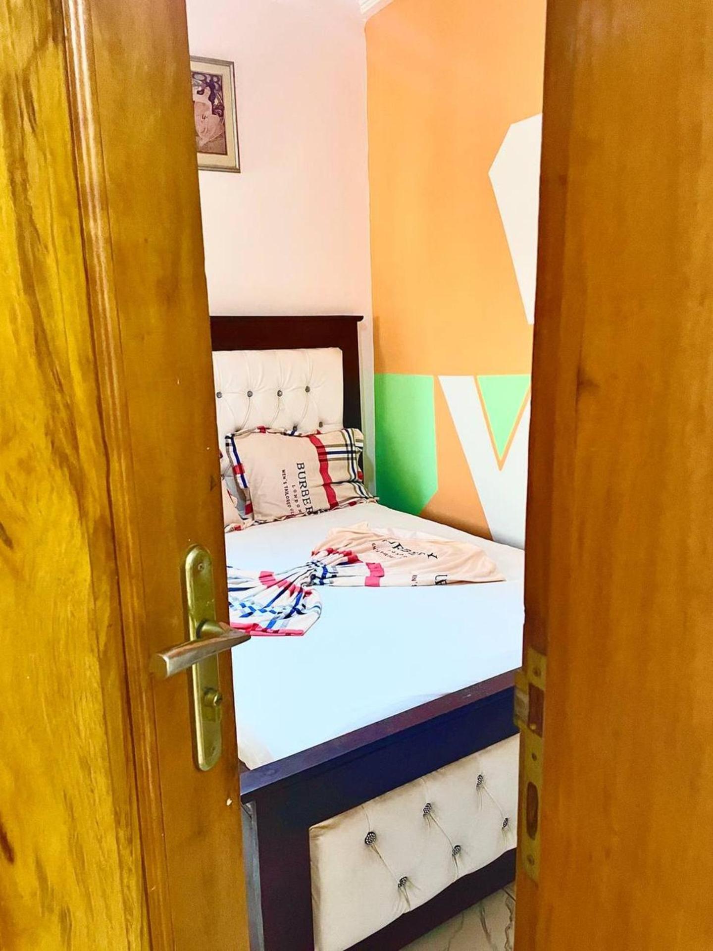 1 Bed Studio Sleeps 2 - Canal View Parking Wifi