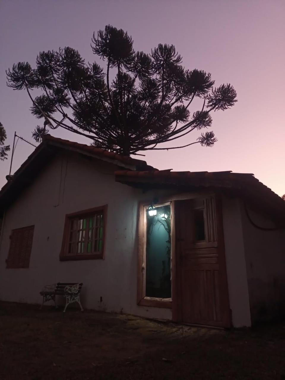 Sitio Tertulia Chalés e Cachoeira