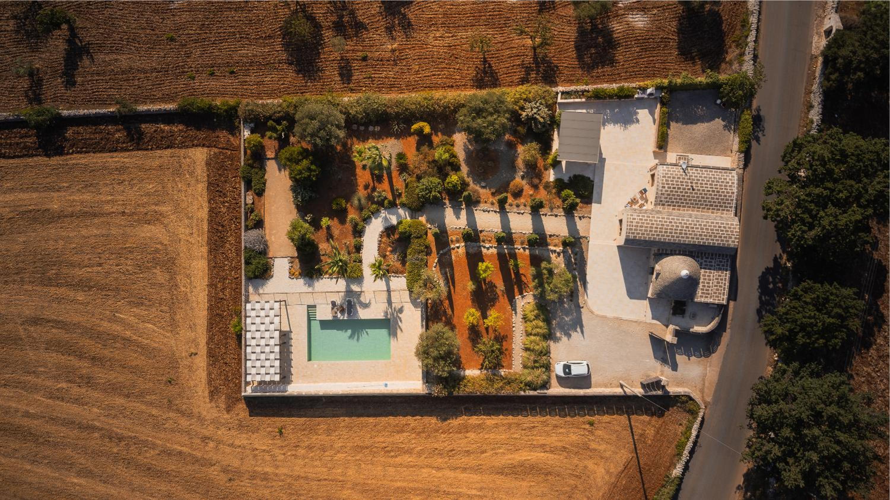 Trullo Rondini Acquarula view 2