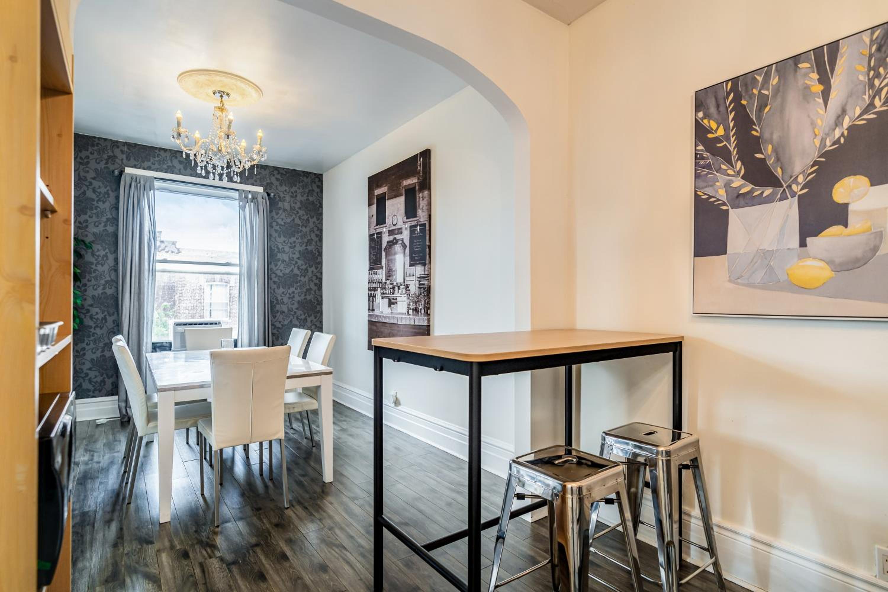 Chez Mont Royal Apartments!
