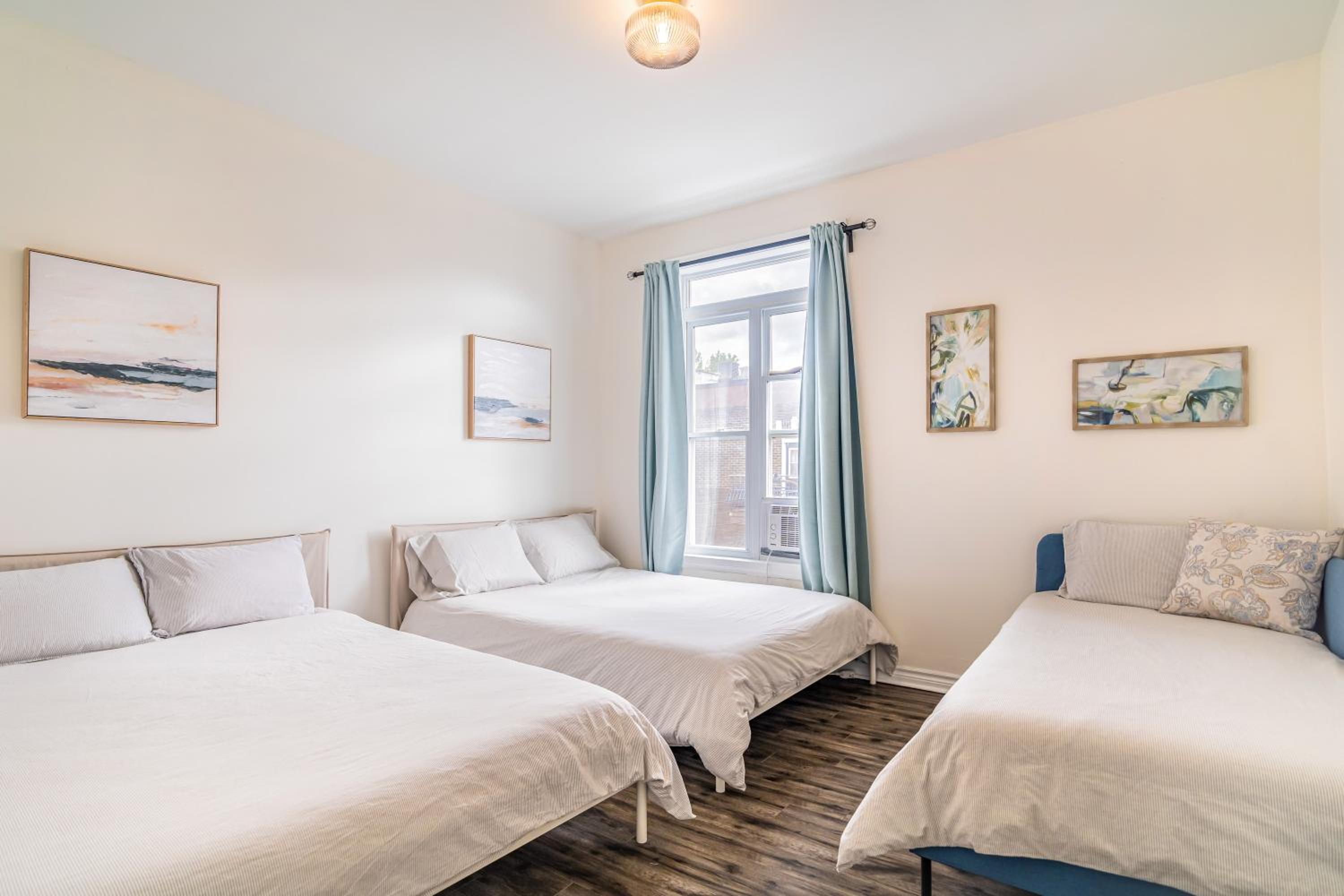 Chez Mont Royal Apartments!