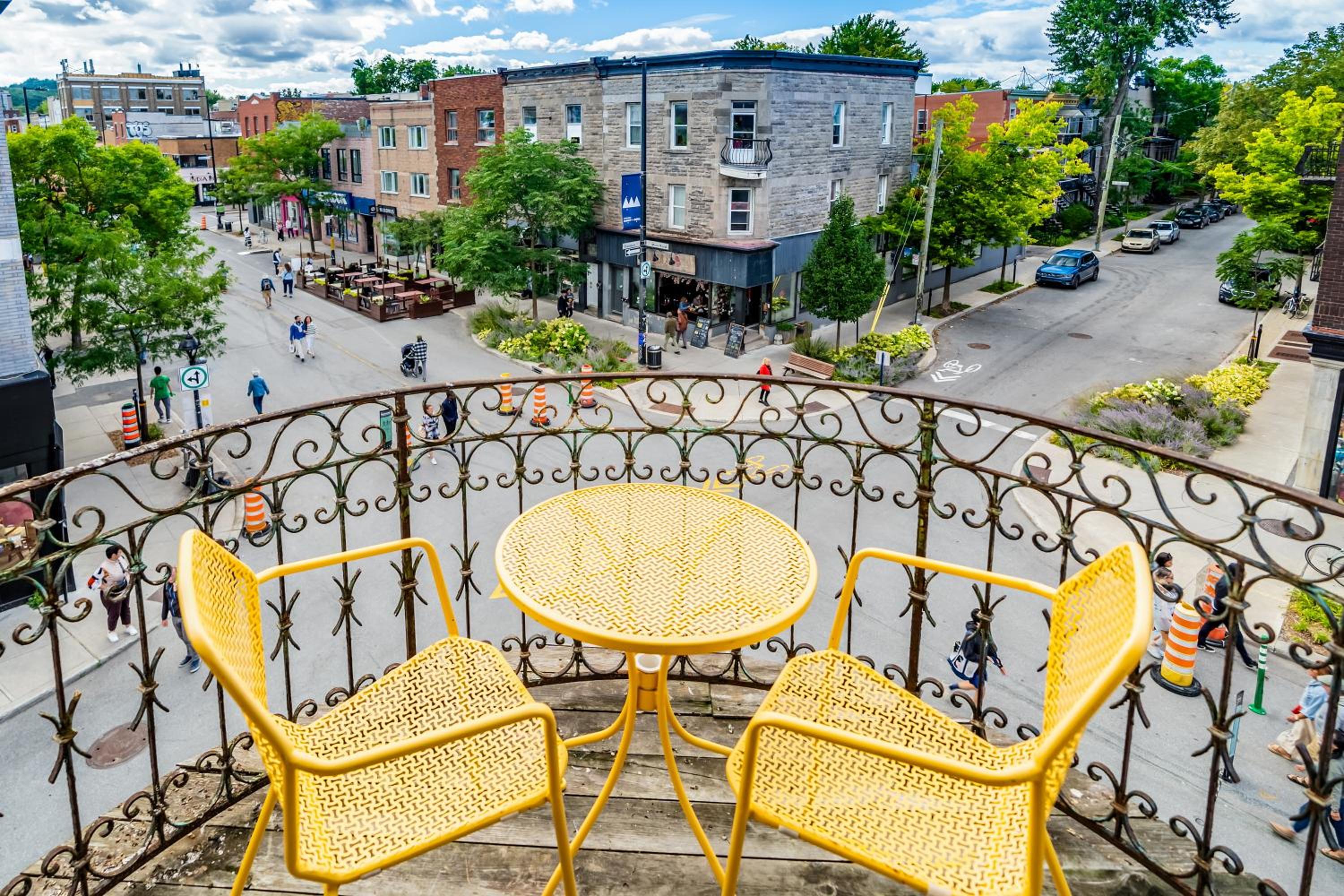 Chez Mont Royal Apartments!