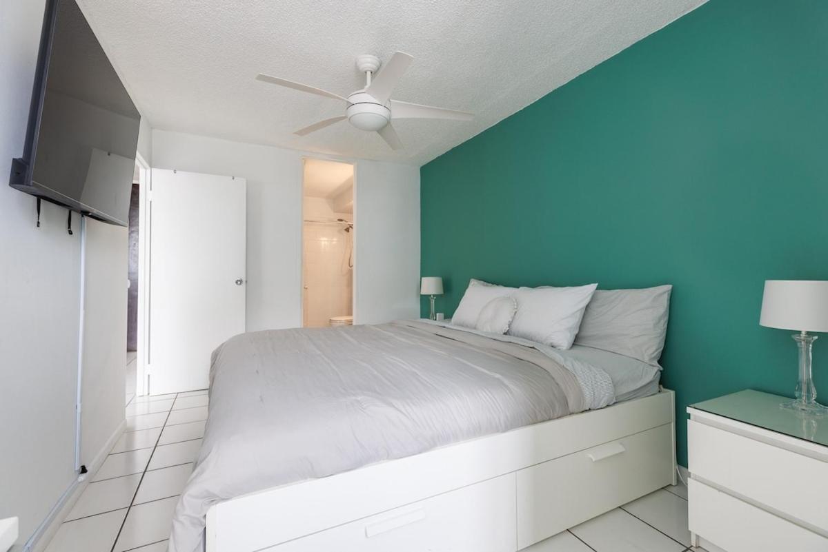 Luxury Central Location w Pool & King Size Bed view 2
