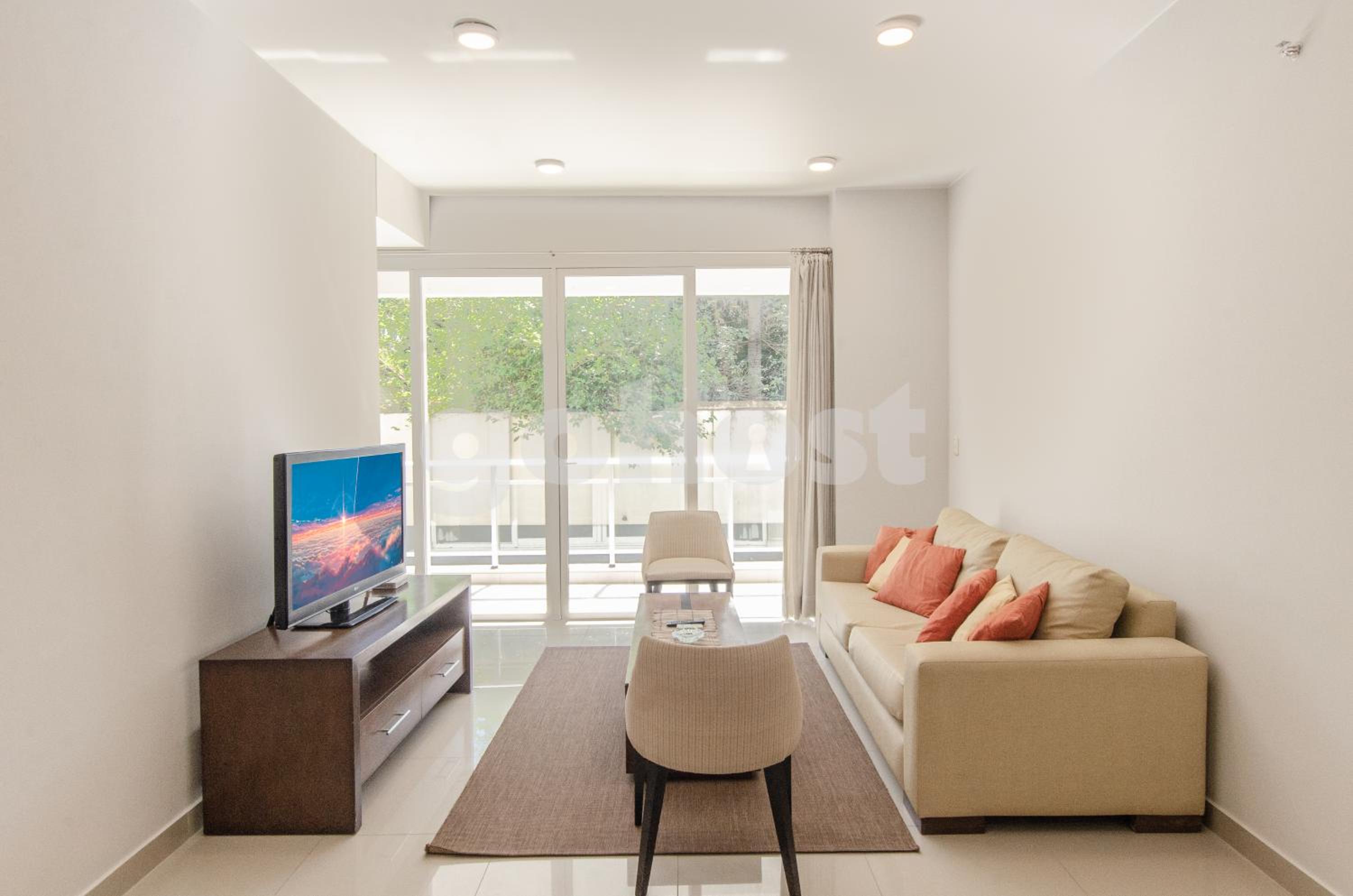 Spacious 2 bedroom apt in Villa Morra view 4