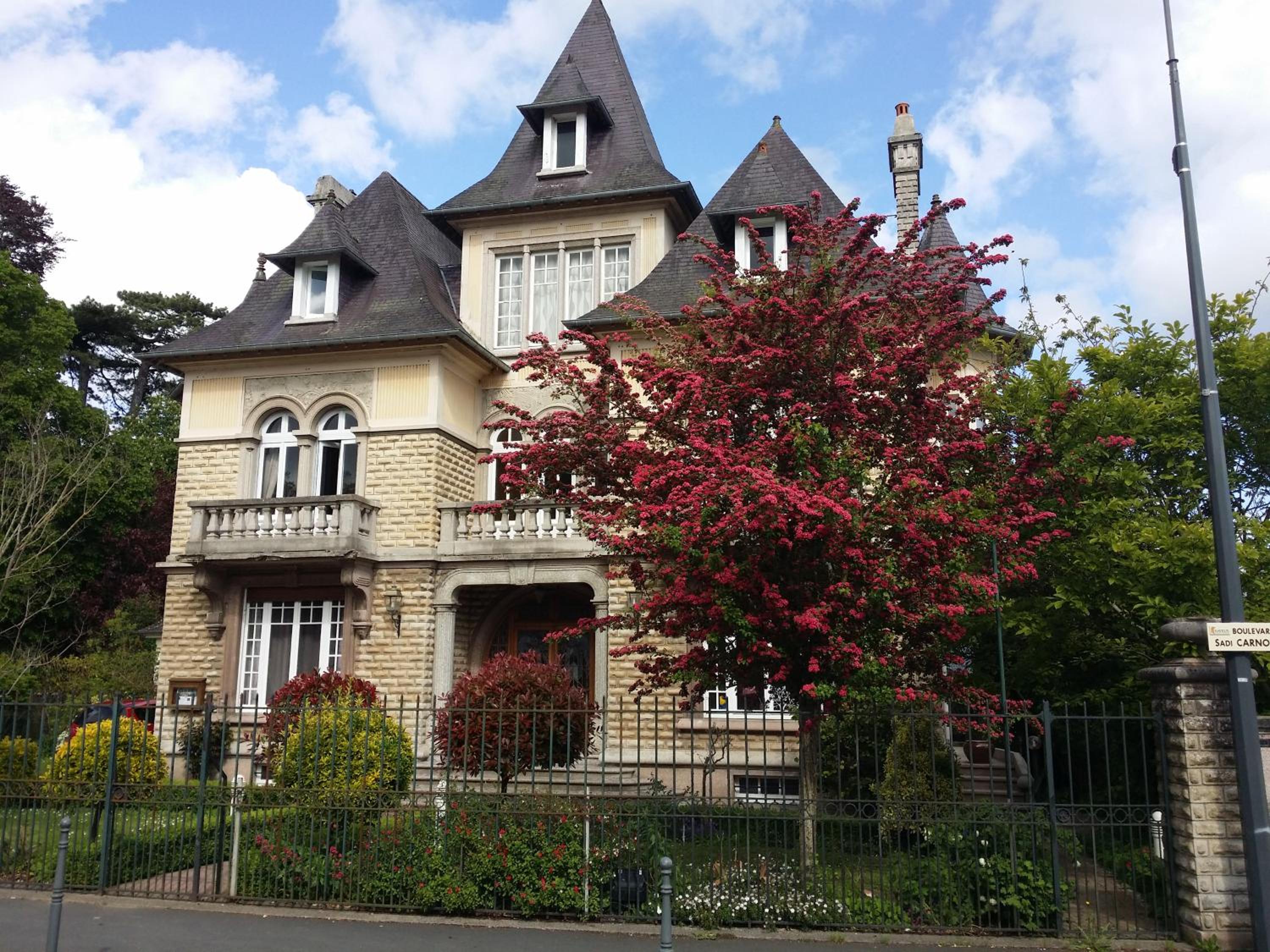 Le Castel Guesthouse