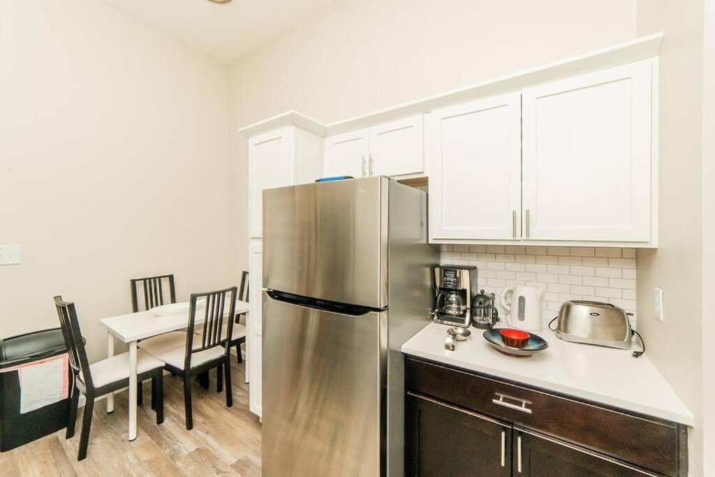 Studio Suite - No Steps - Walkable & Free Parking view 4