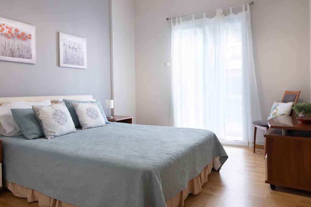 Renovated fully equipped 2 Bedroom cozy Apartment near the sea photo 2