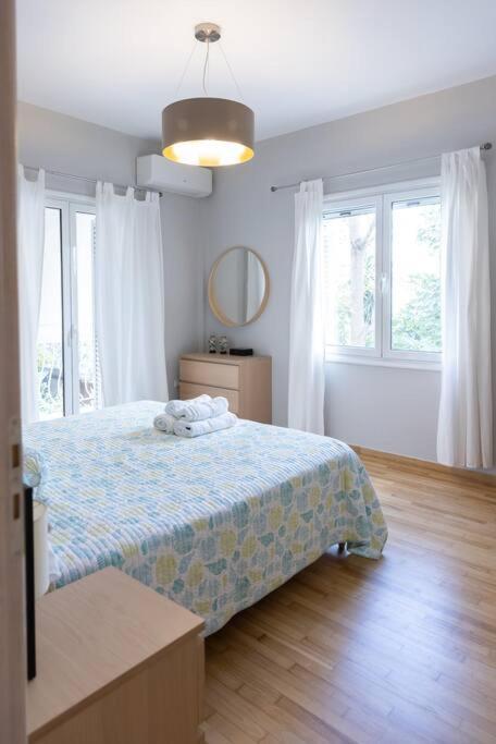 Renovated fully equipped 2 Bedroom cozy Apartment near the sea photo 3