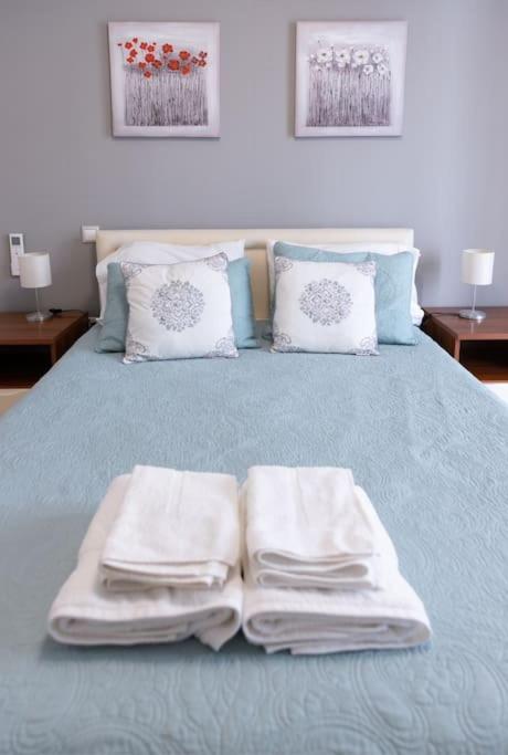 Renovated fully equipped 2 Bedroom cozy Apartment near the sea