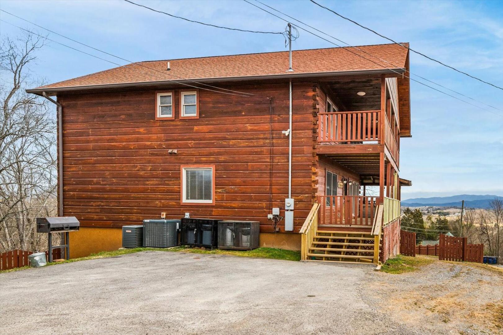 Hotel Deer Lodge - Image 1