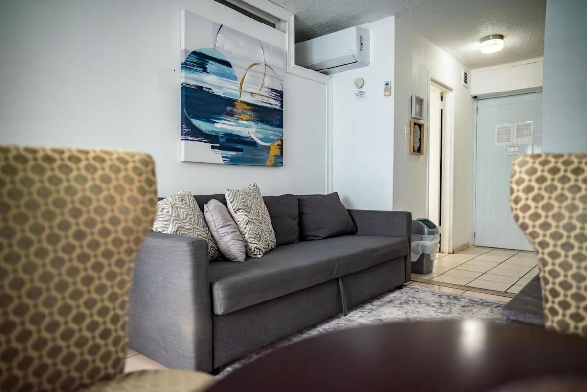 Modern Isla Verde Apt- Beach & Pool near Foxwoods