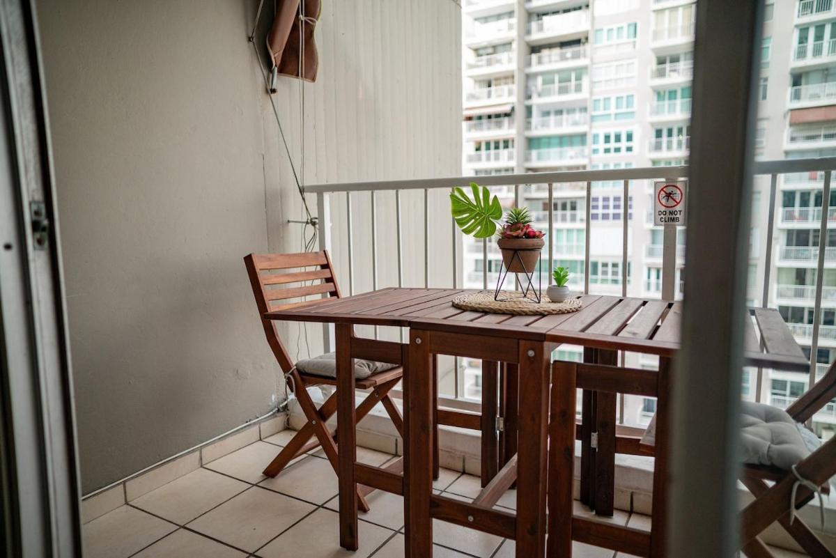 Modern Isla Verde Apt- Beach & Pool near Foxwoods