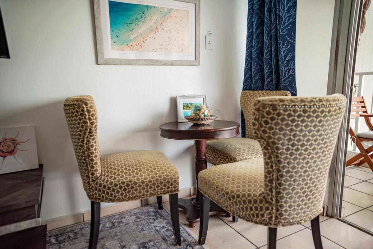 Modern Isla Verde Apt- Beach & Pool near Foxwoods