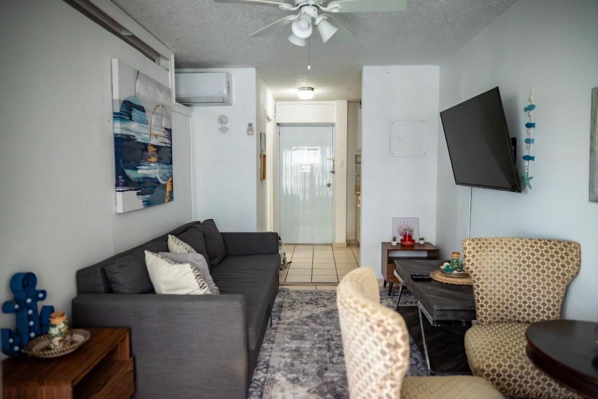 Modern Isla Verde Apt- Beach & Pool near Foxwoods
