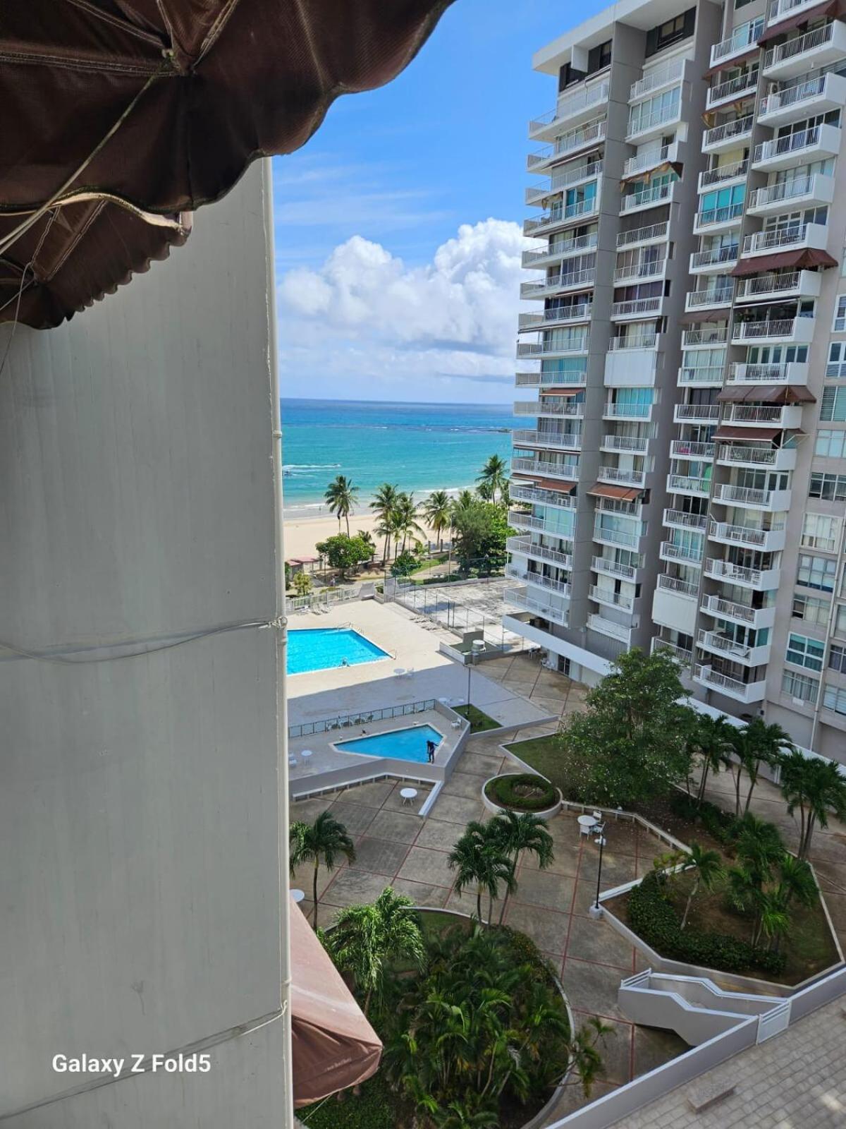 Modern Isla Verde Apt- Beach & Pool near Foxwoods