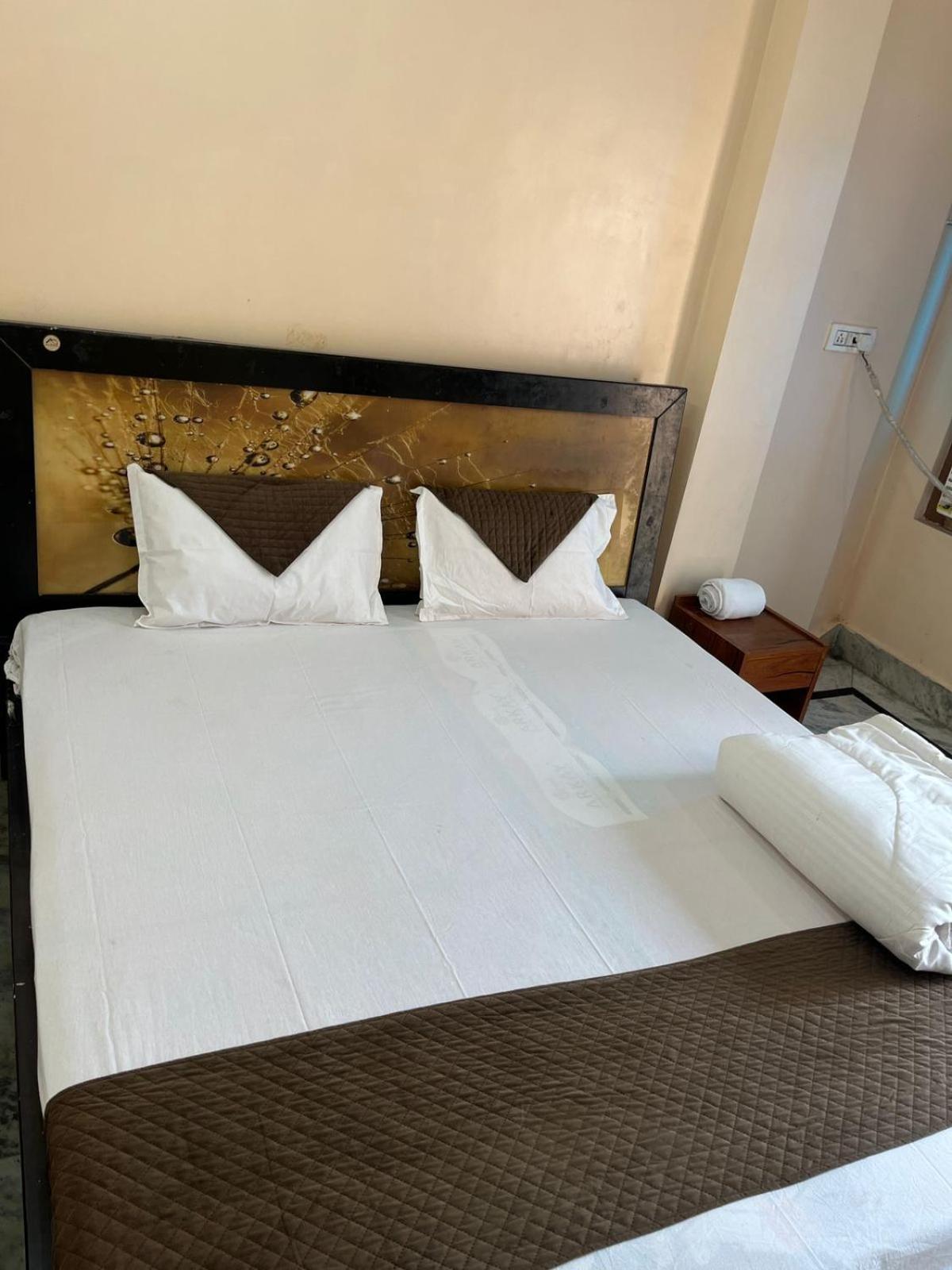The Kashi Dham P Guest House view 3