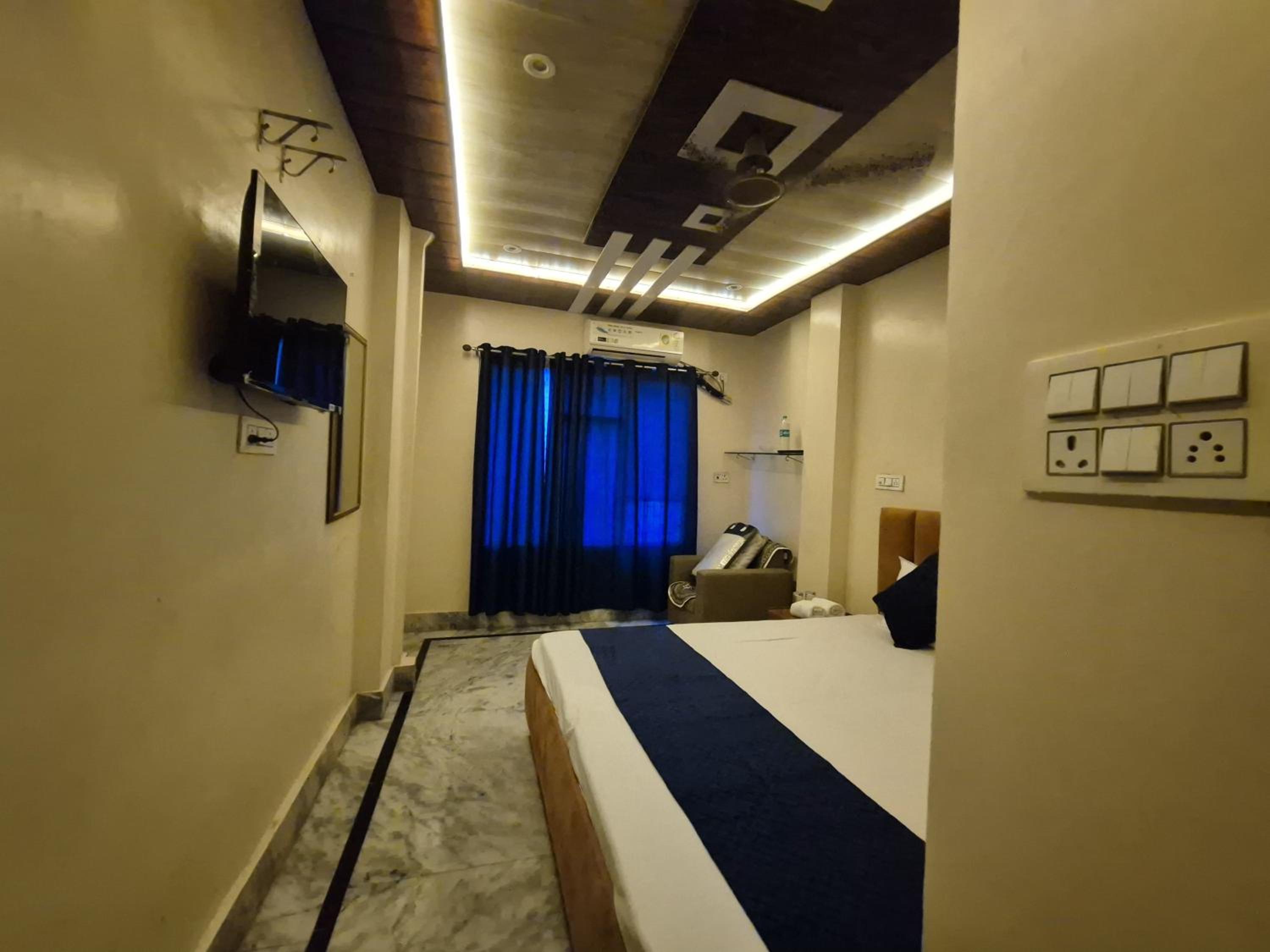 The Kashi Dham P Guest House view 5