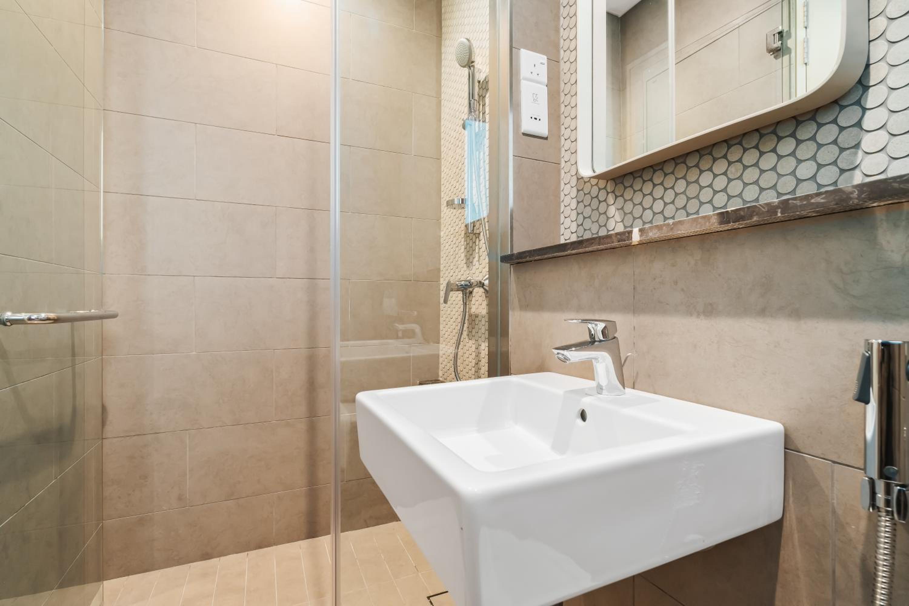 Twin Tower View 2BR Suite with Balcony next to Lalaport BBCC Shopping Mall 3-mins to LRT Station