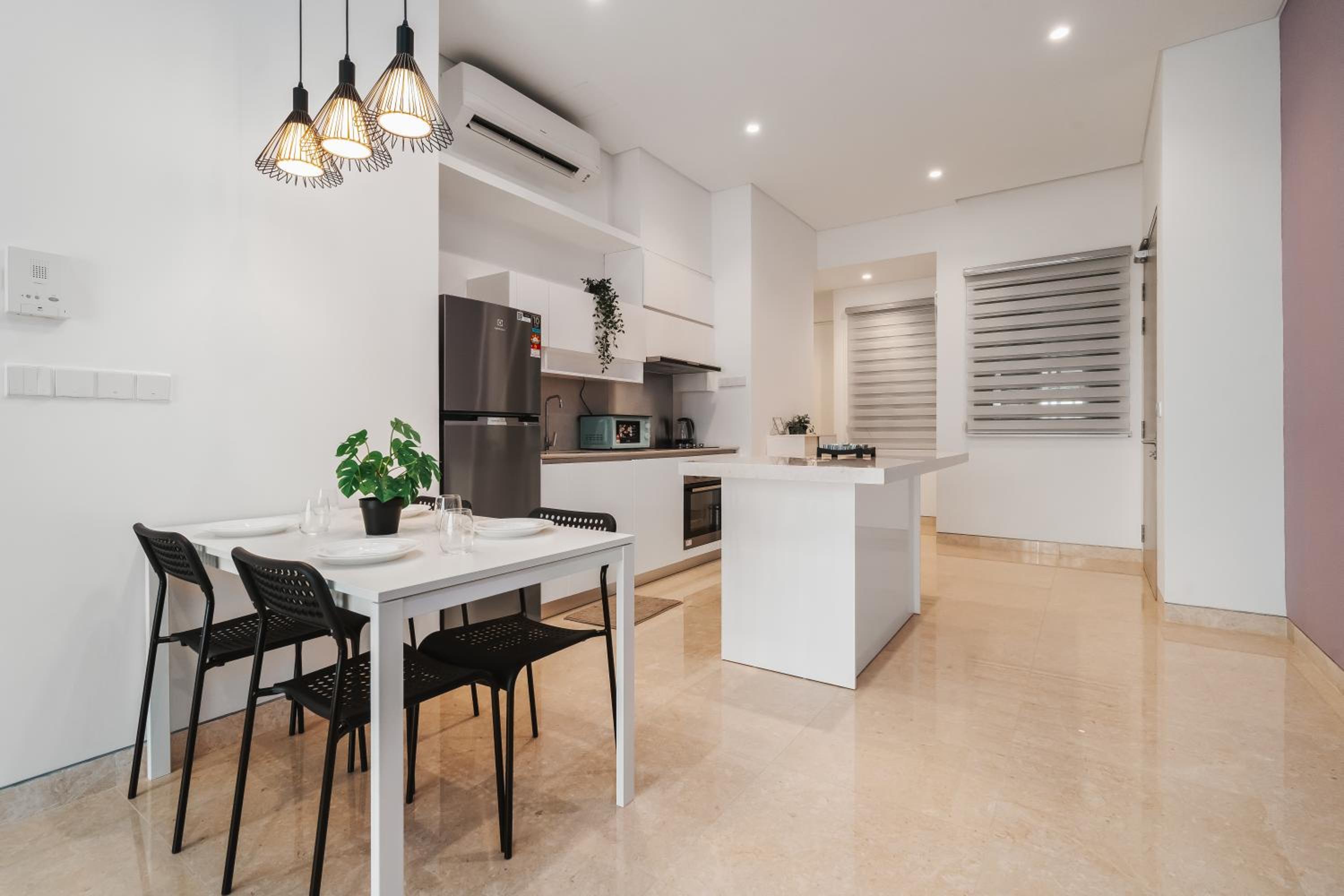 Twin Tower View 2BR Suite with Balcony next to Lalaport BBCC Shopping Mall 3-mins to LRT Station