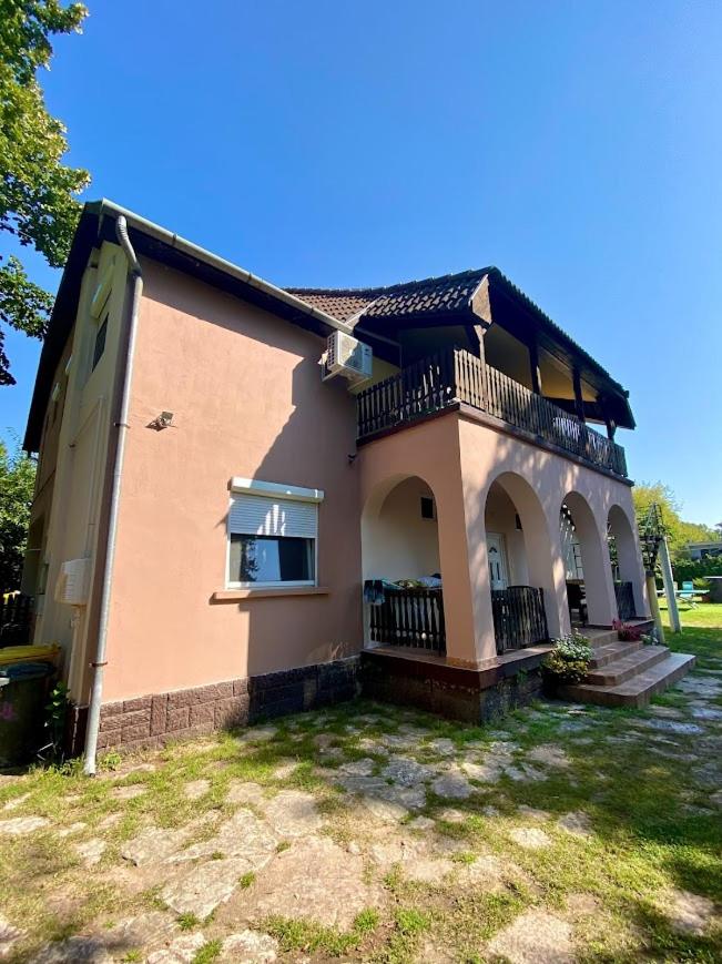 Tieffapartmanház Zamardi