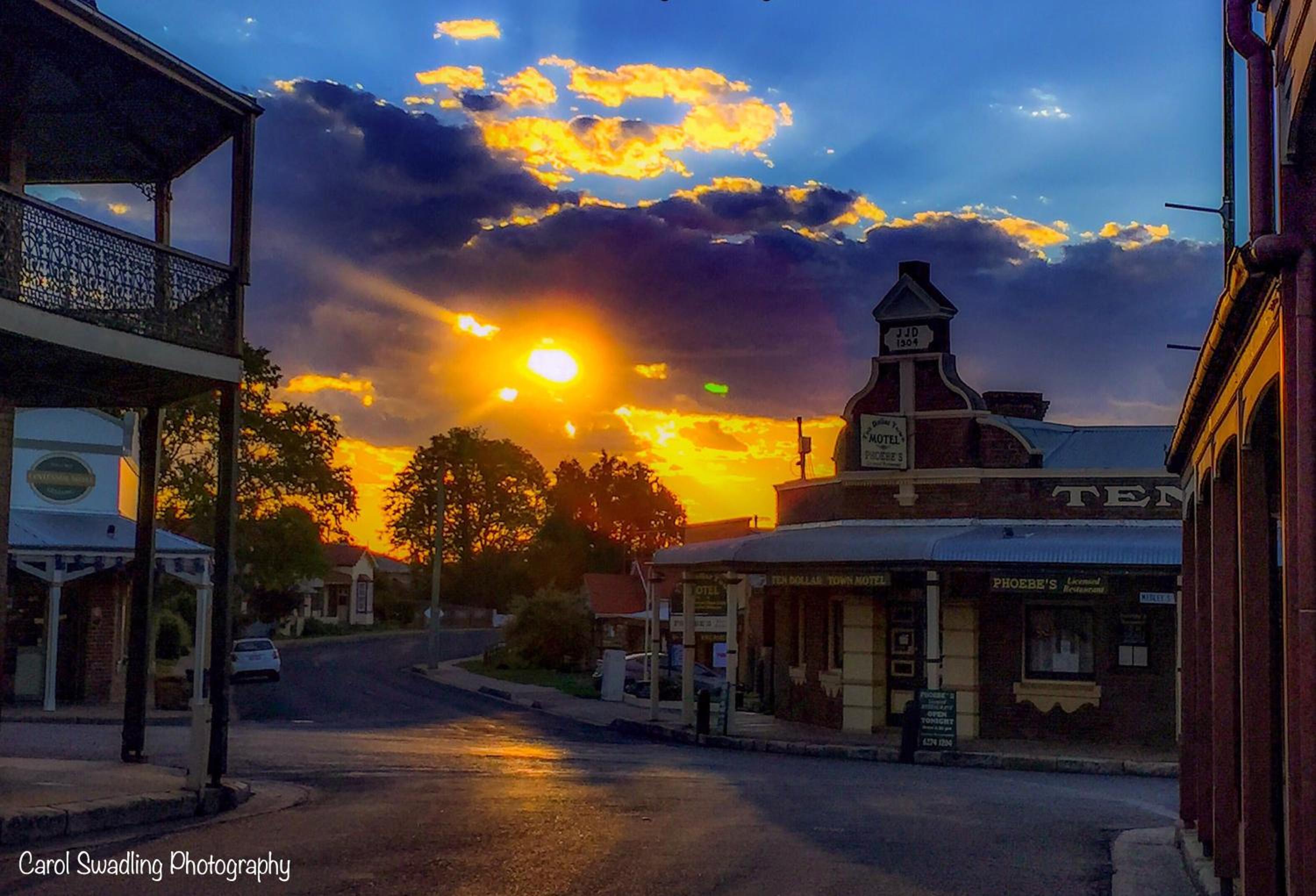 Ten Dollar Town Motel