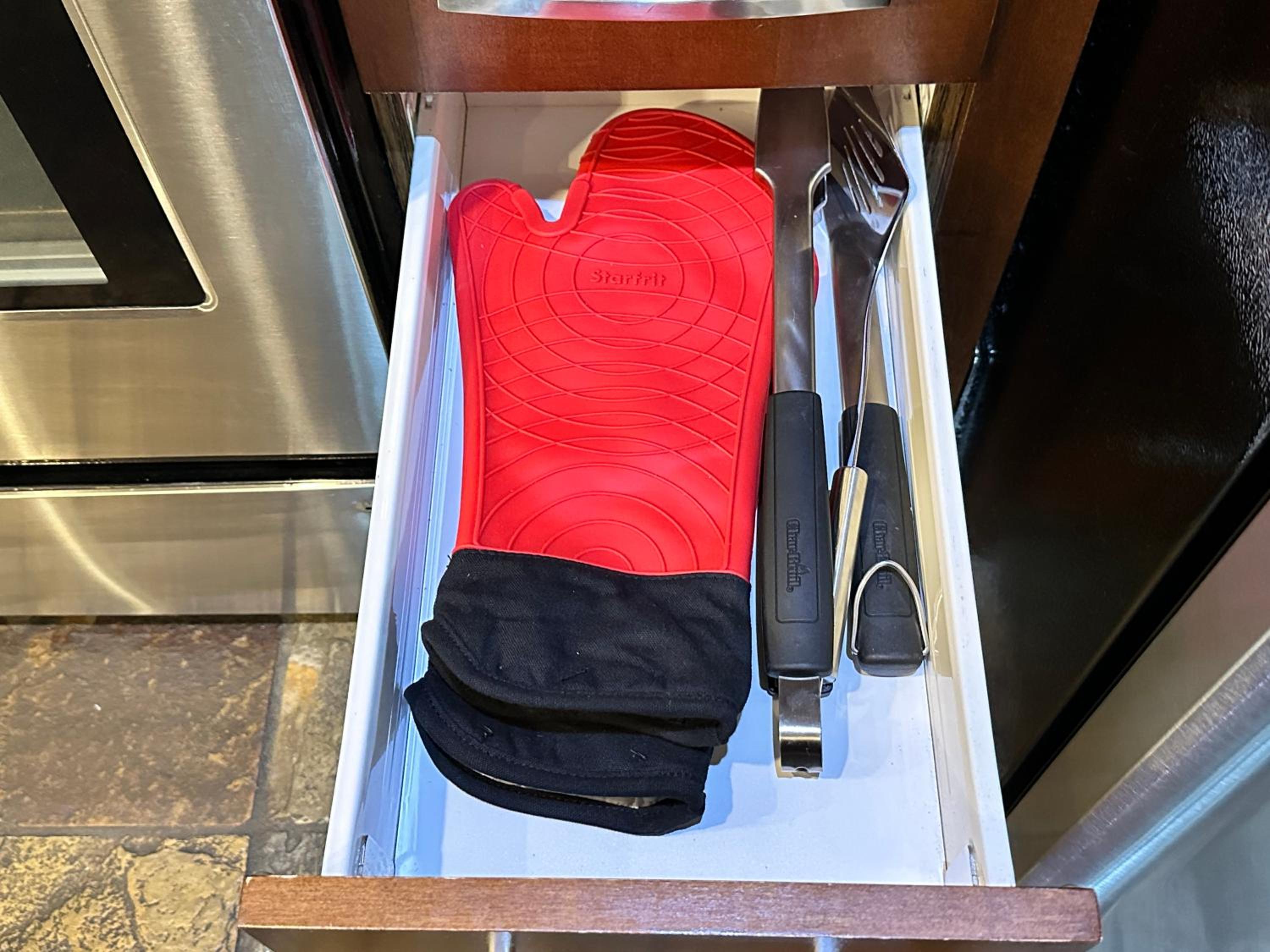 S105 Canmore Stay- Hot tub, stream rm, gym, parking Mtn Retreat