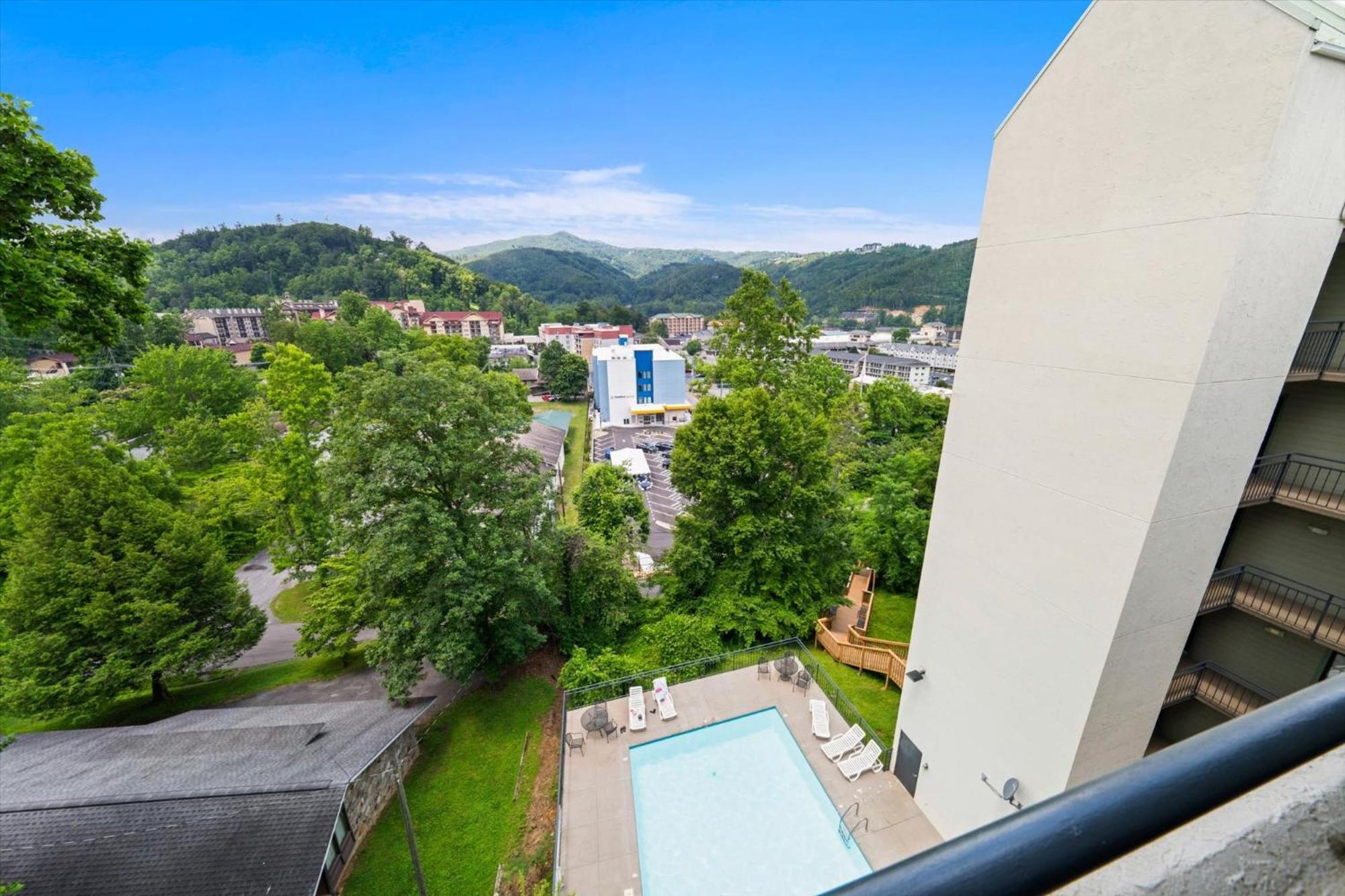 Uptown Gatlinburg Getaway view 4