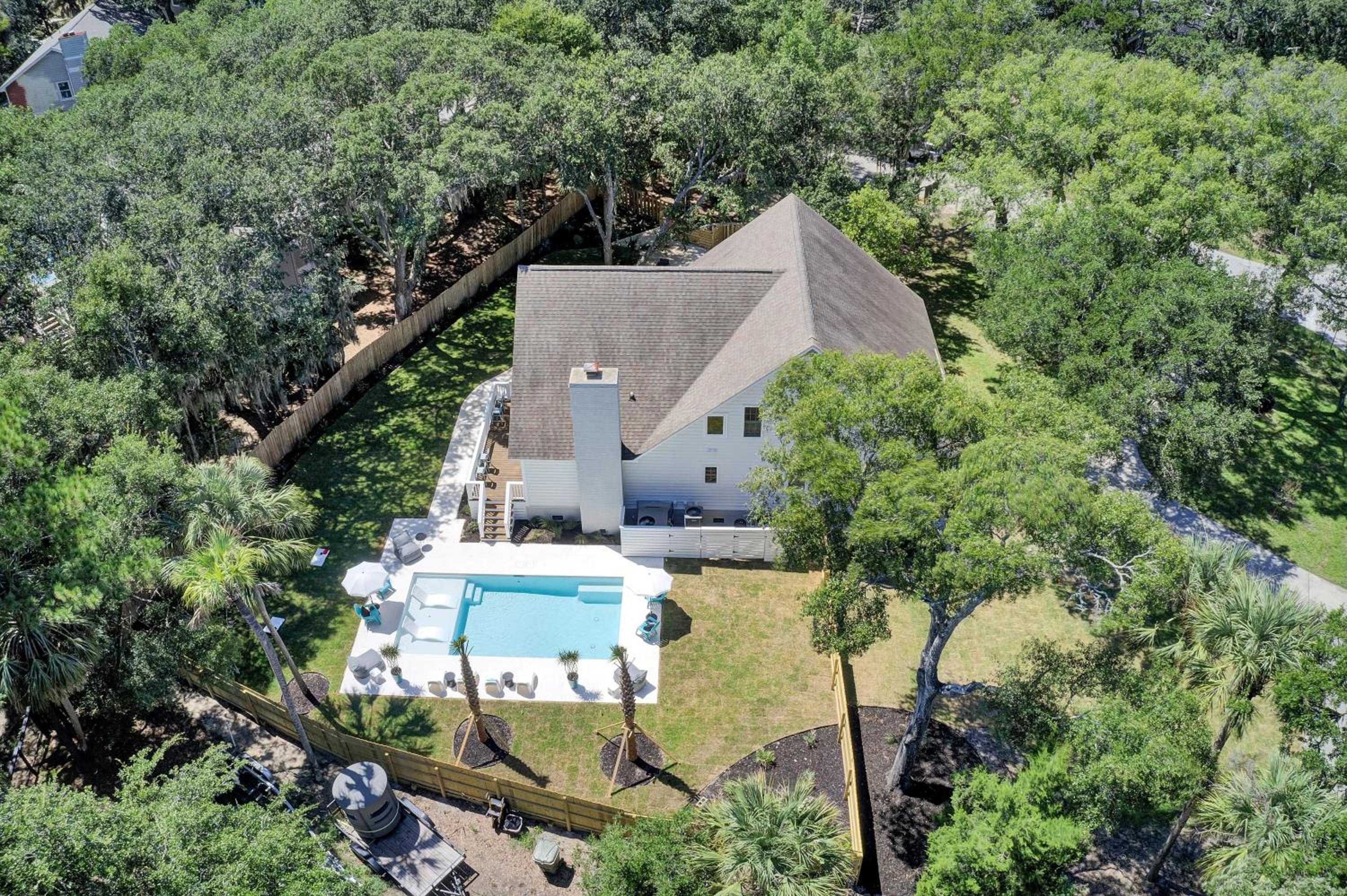 Southern Oasis by AvantStay 0.5mi Walk to the Beach Pool Patio Large Yard