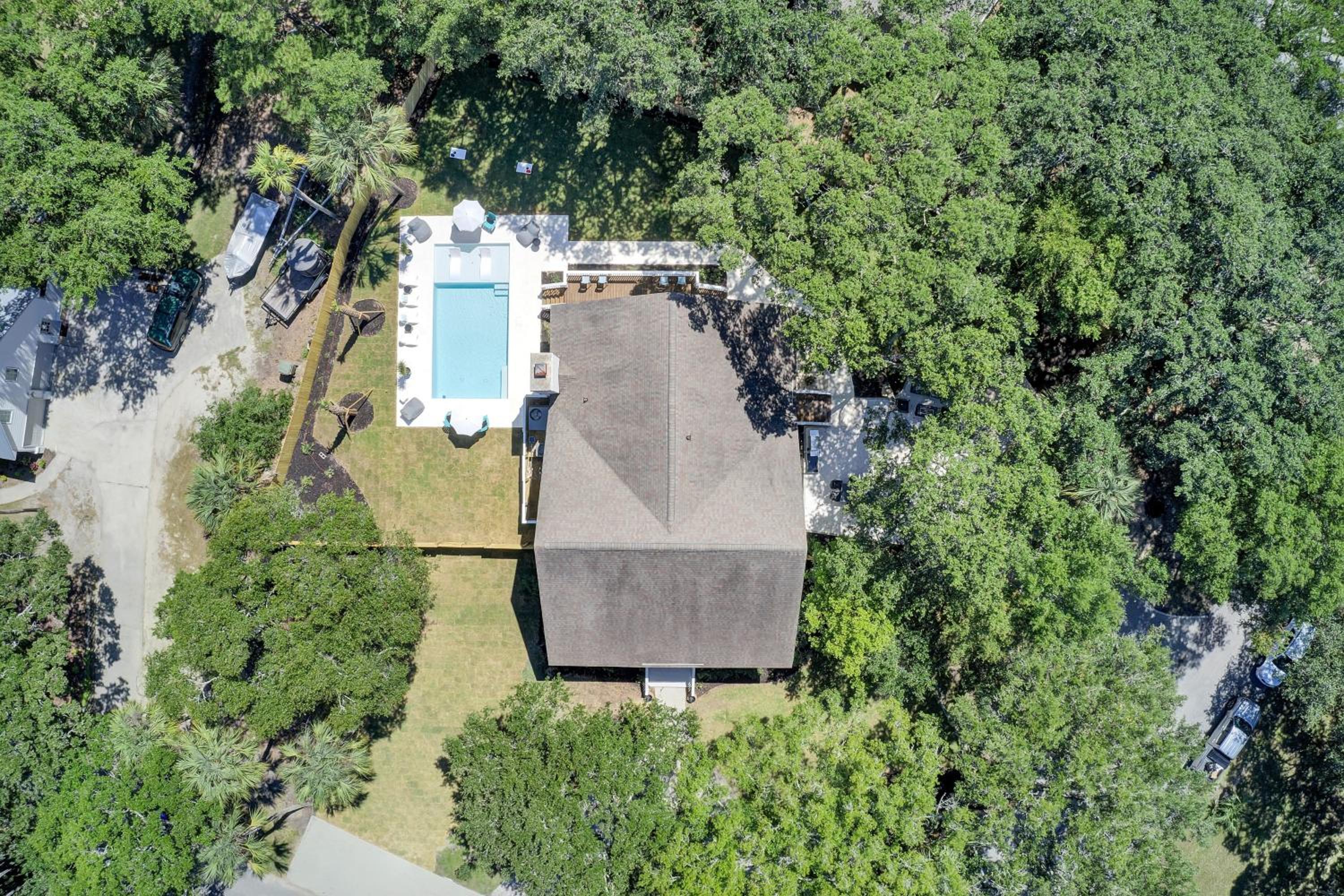 Southern Oasis by AvantStay 0.5mi Walk to the Beach Pool Patio Large Yard