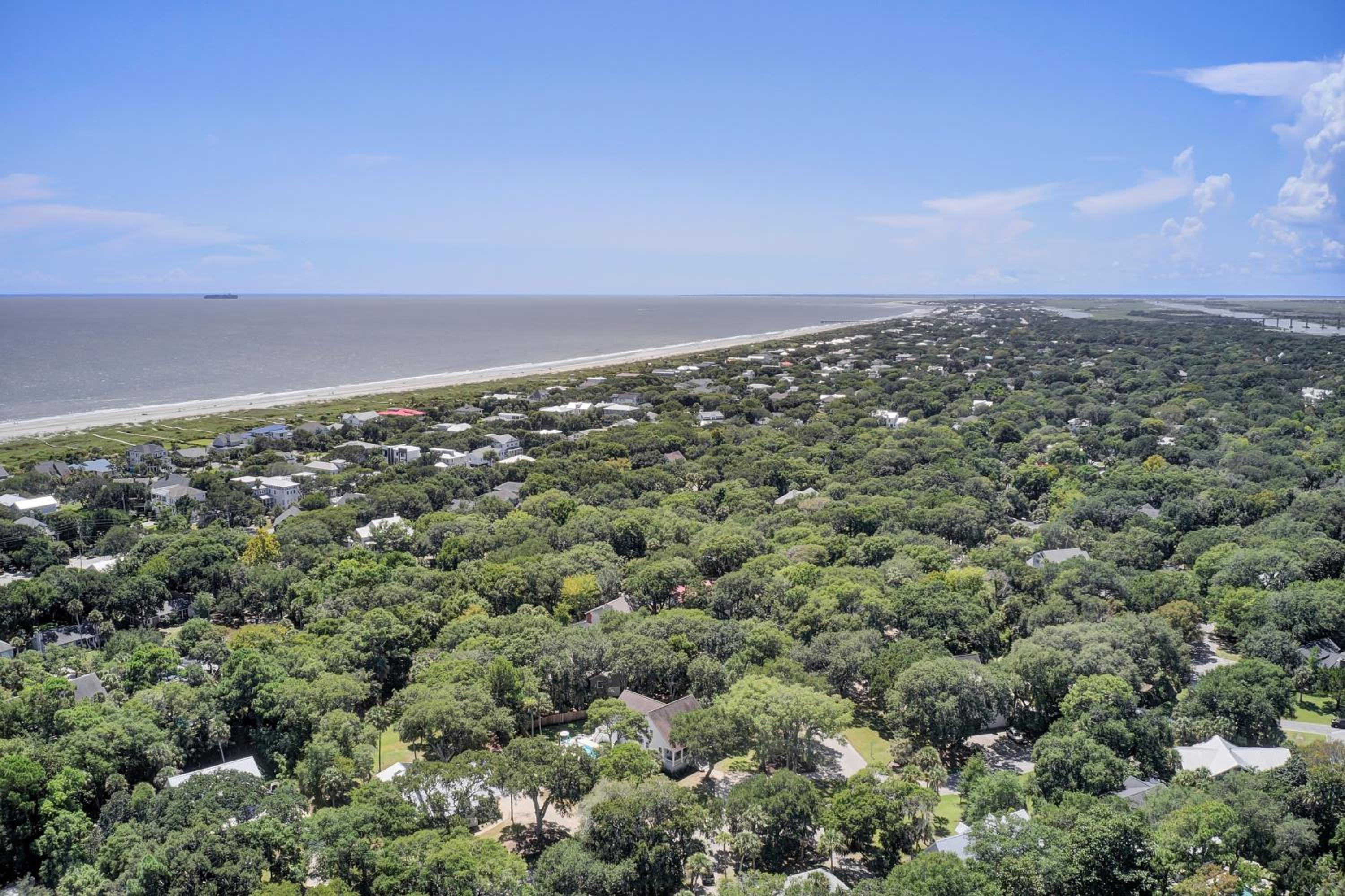 Southern Oasis by AvantStay 0.5mi Walk to the Beach Pool Patio Large Yard