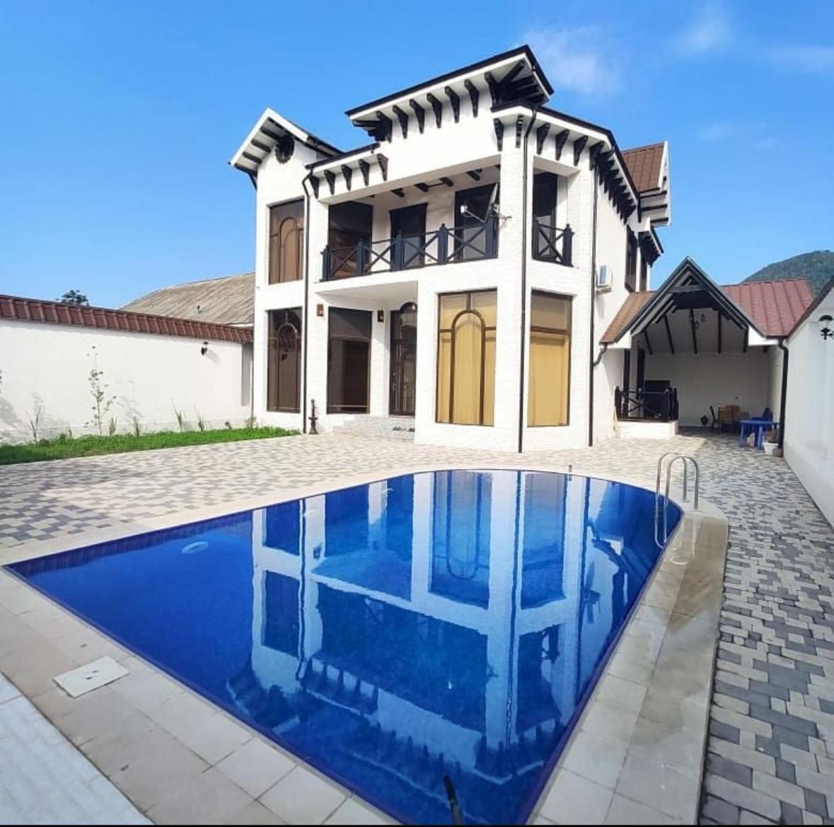 Villa with Hot Pool