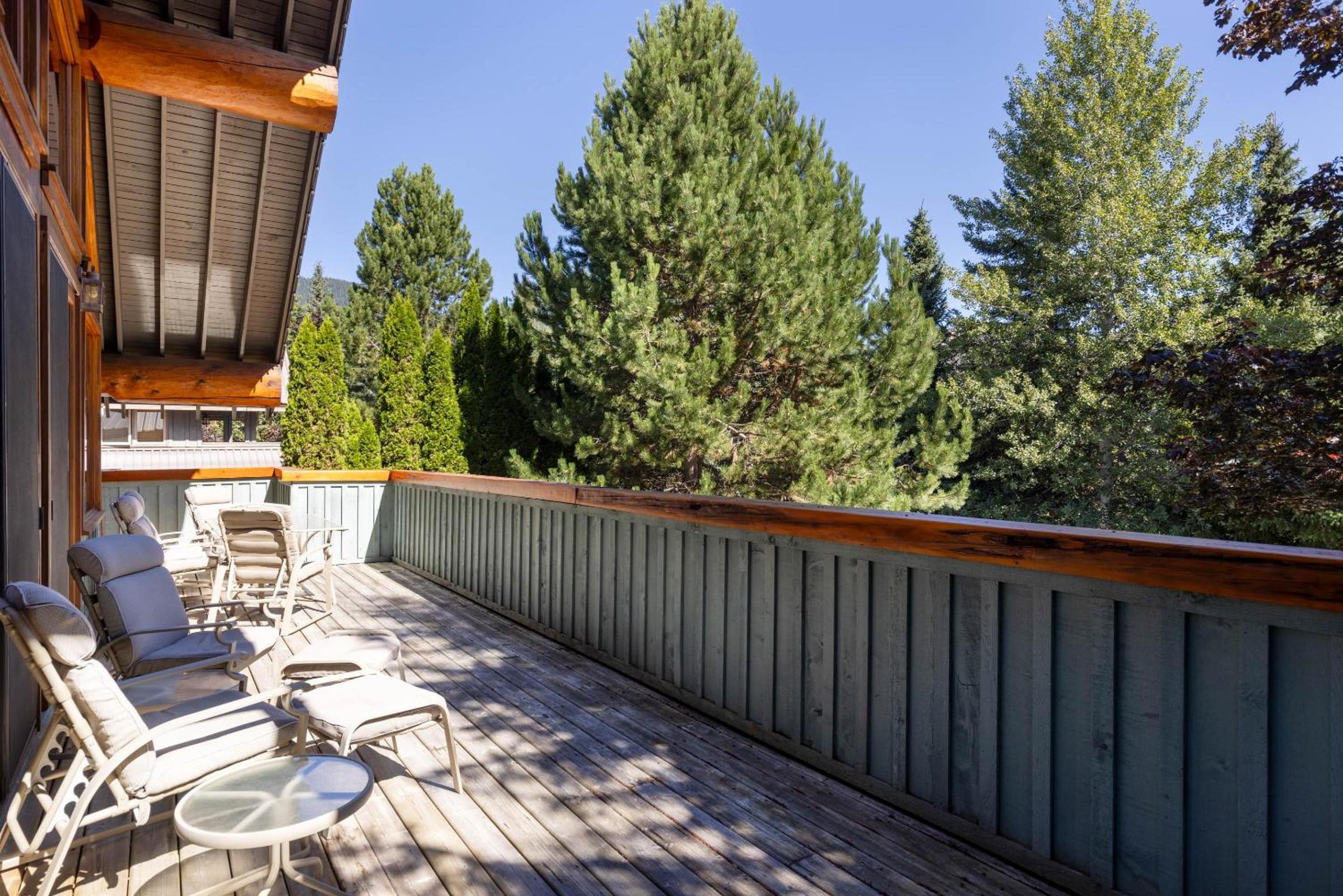 Muirfield Chalet - Spacious Traditional Log Cabin, Hot Tub