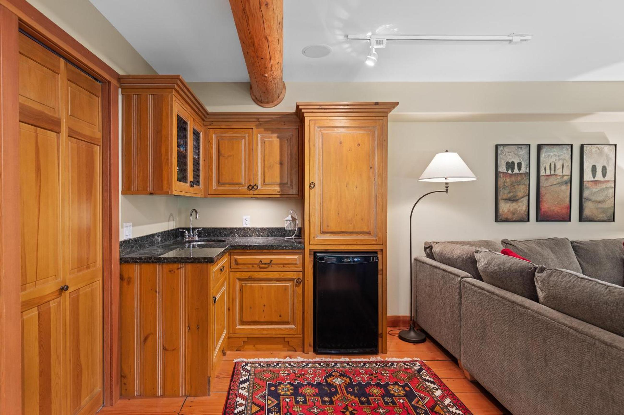 Muirfield Chalet - Spacious Traditional Log Cabin, Hot Tub