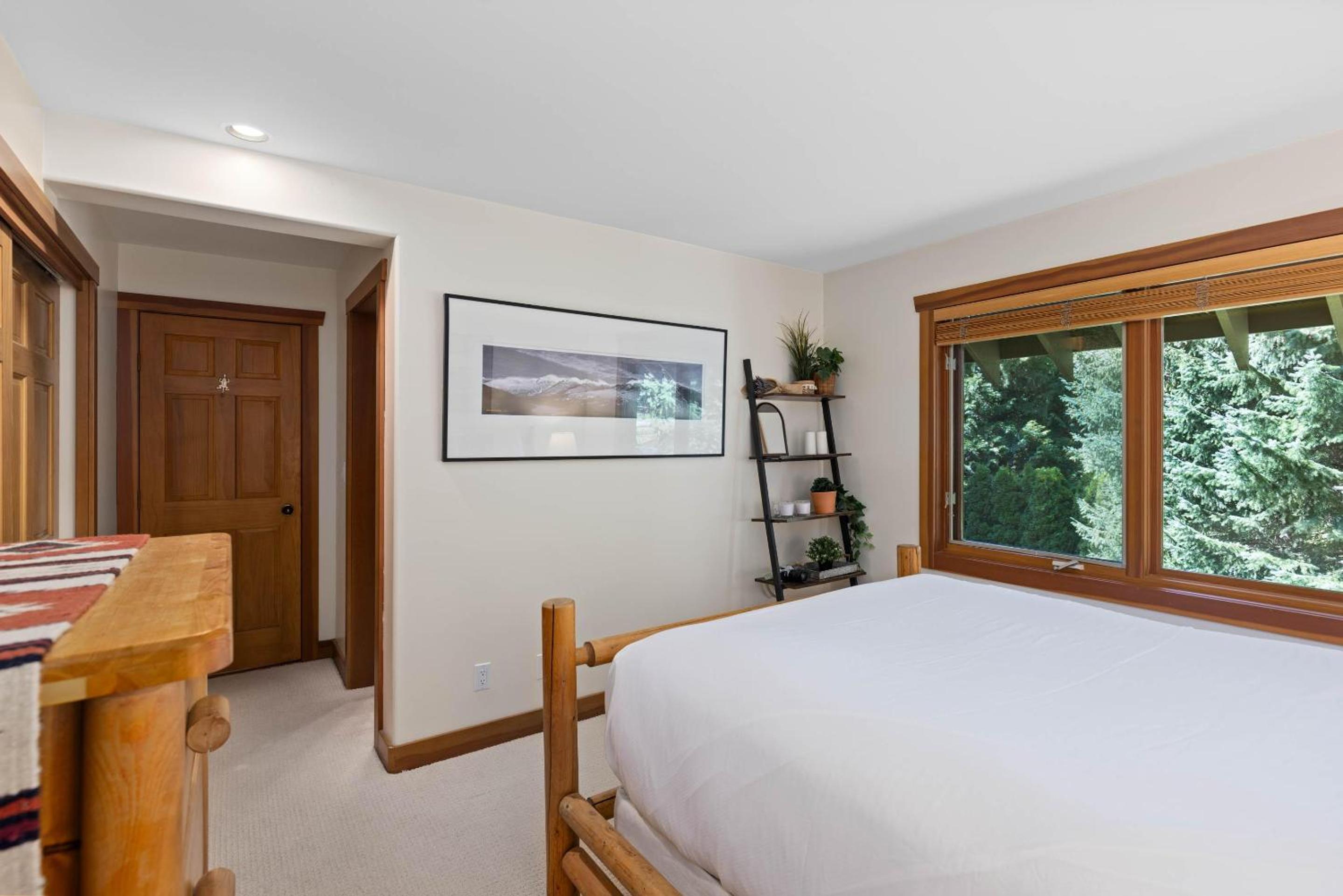 Muirfield Chalet - Spacious Traditional Log Cabin, Hot Tub