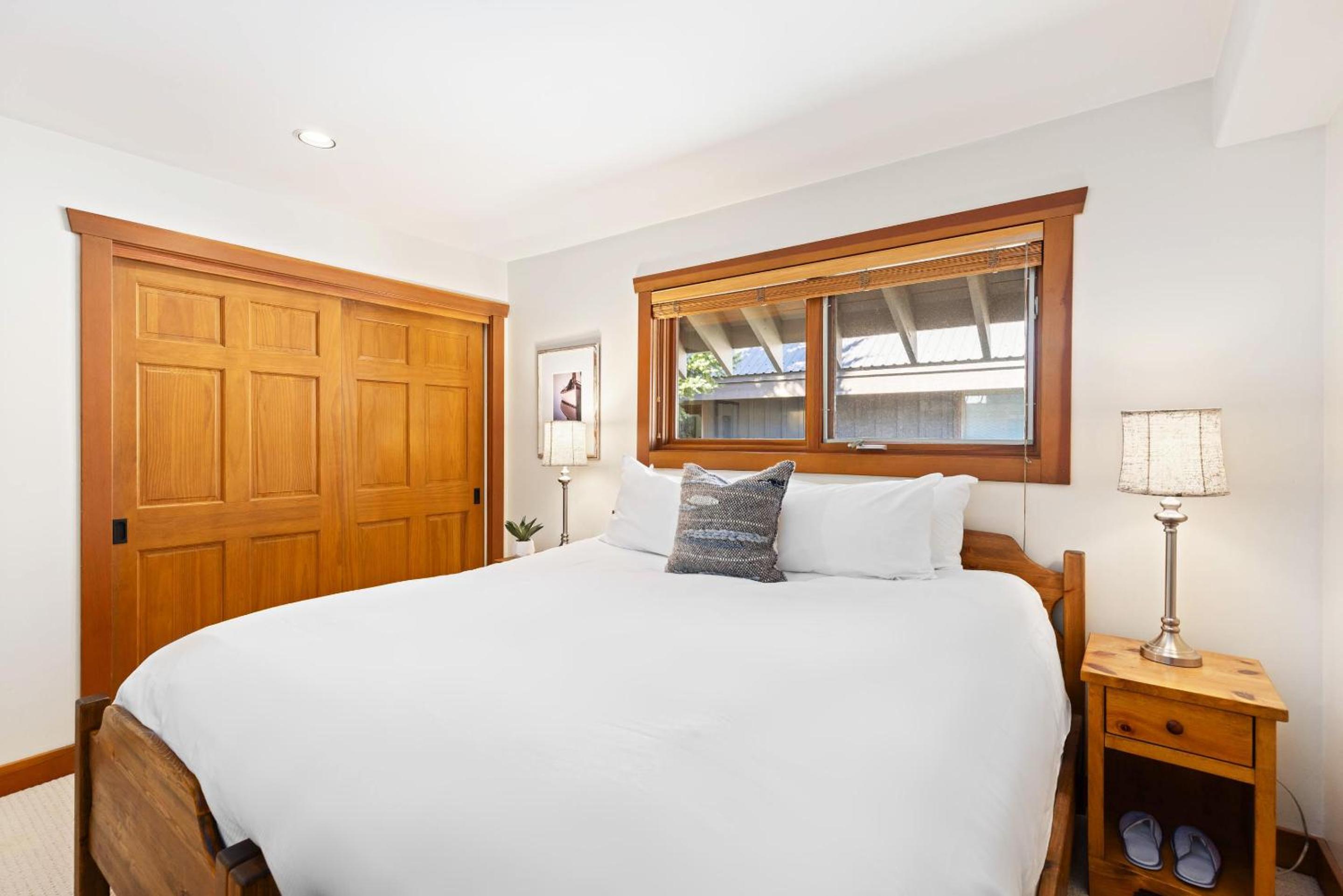 Muirfield Chalet - Spacious Traditional Log Cabin, Hot Tub