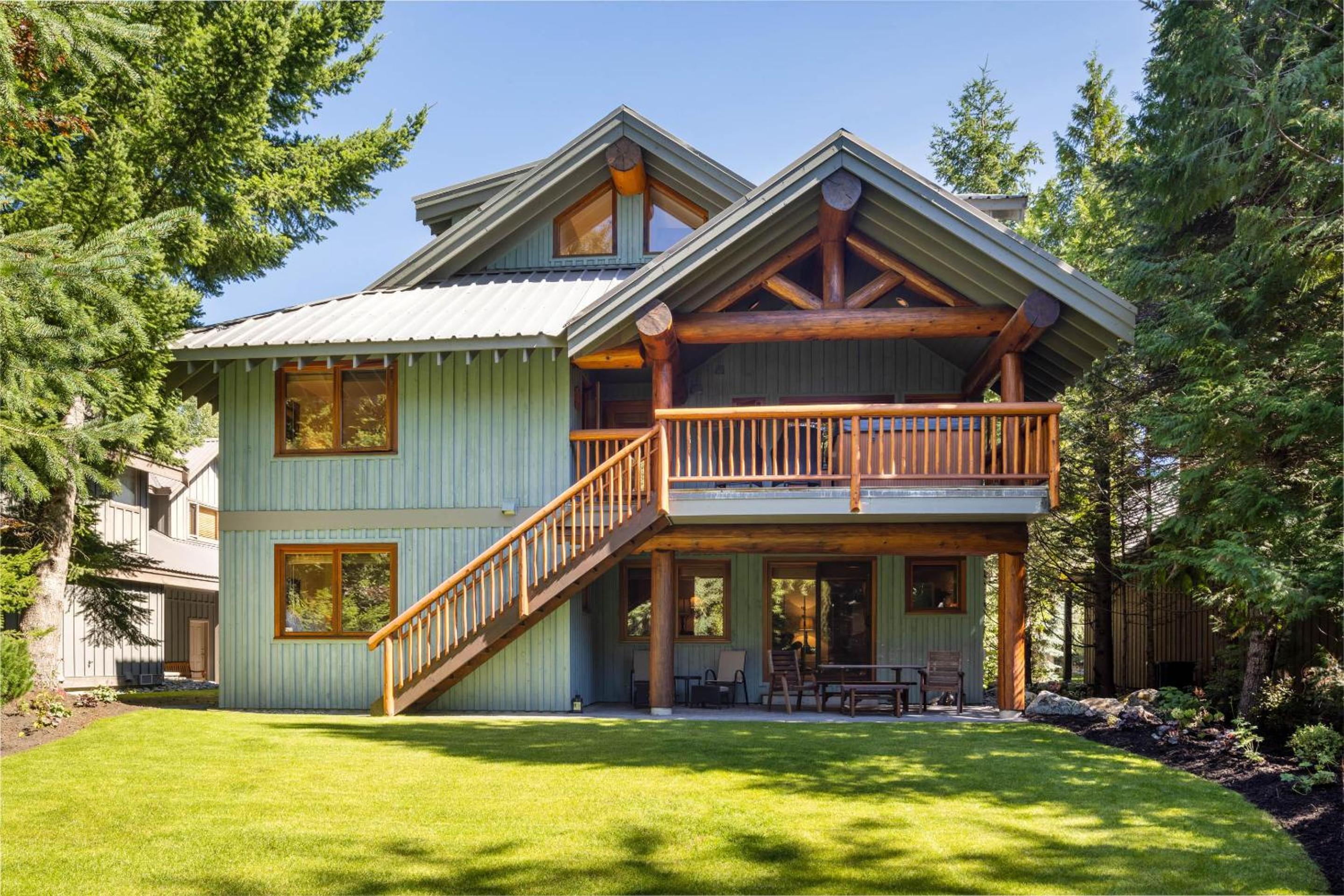 Muirfield Chalet - Spacious Traditional Log Cabin, Hot Tub