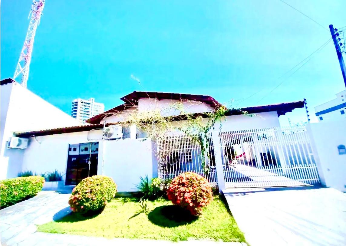 CASA COM PISCINA EM ÁREA NOBRE