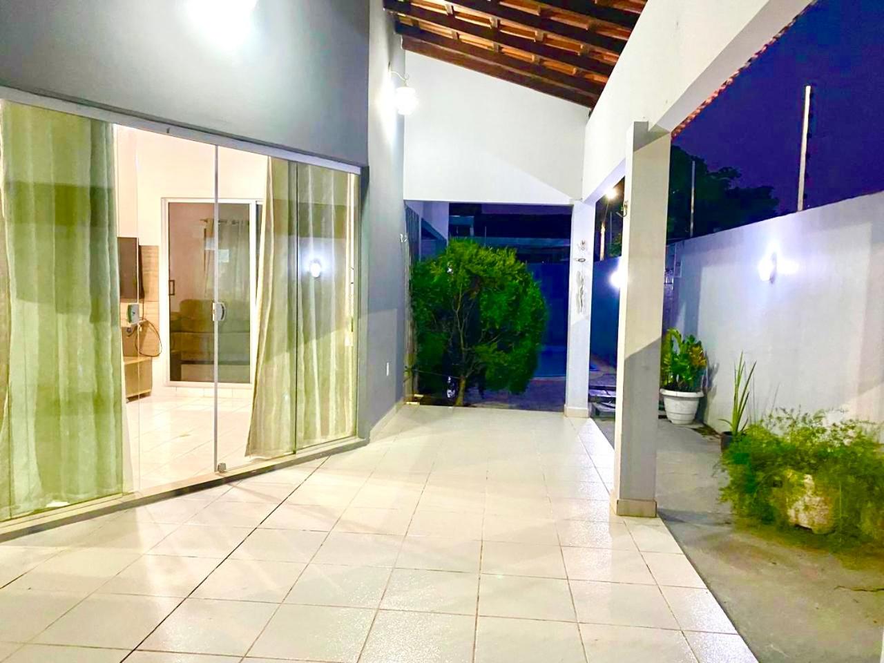 CASA COM PISCINA EM ÁREA NOBRE
