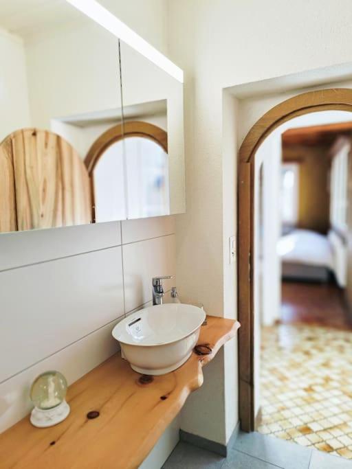 Casa Jenini - Wohnung im Patrizierhaus neben Schloss Leuk