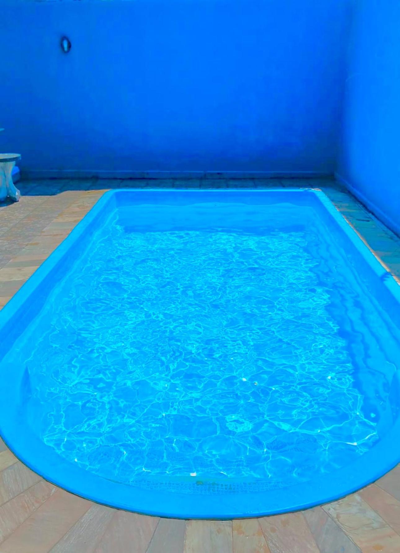 CASA COM PISCINA EM ÁREA NOBRE